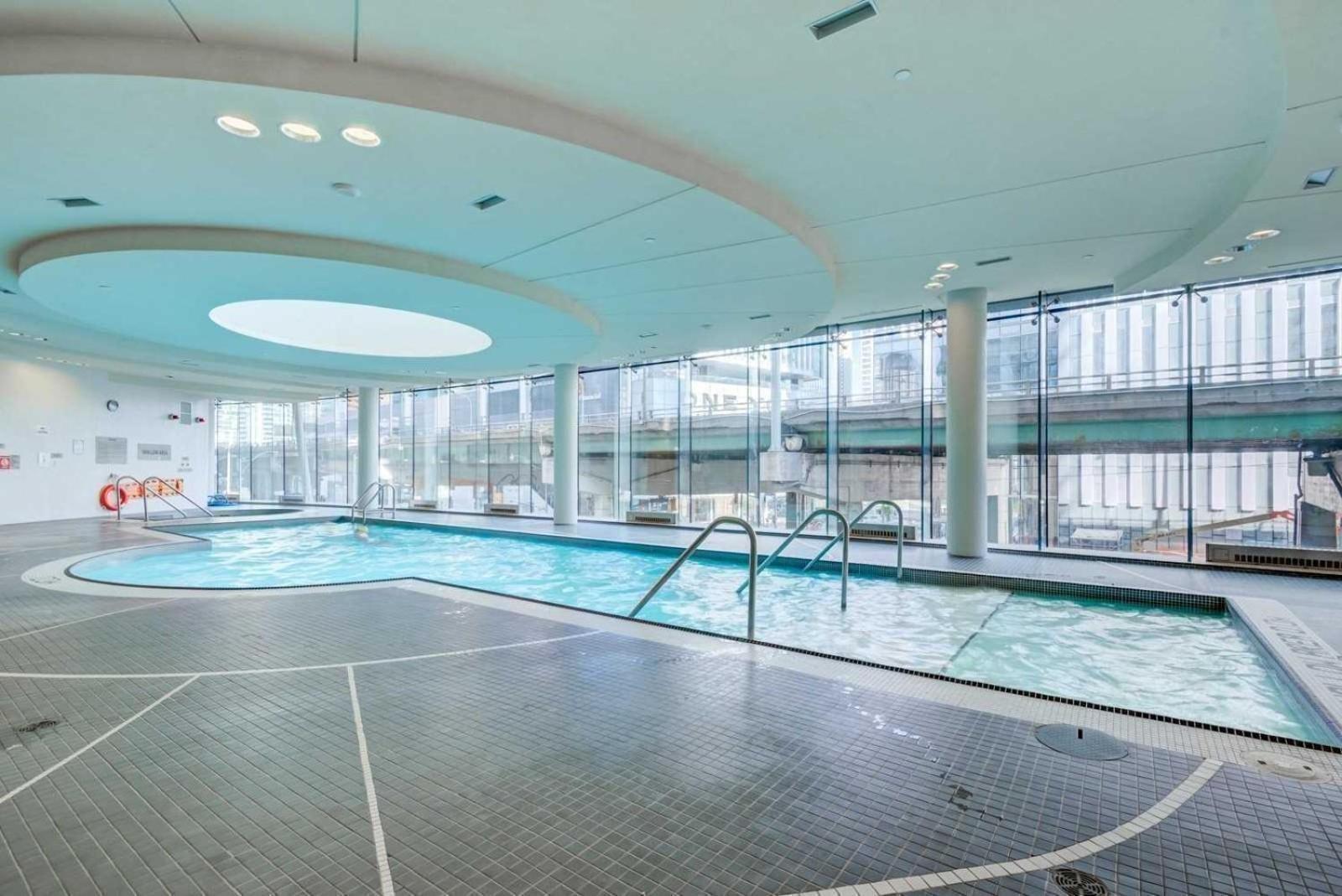 Grand Royal Suites トロント エクステリア 写真