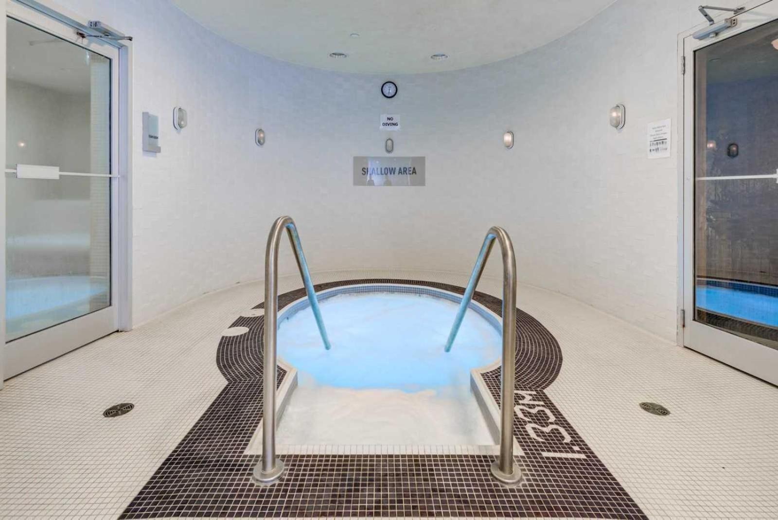 Grand Royal Suites トロント エクステリア 写真
